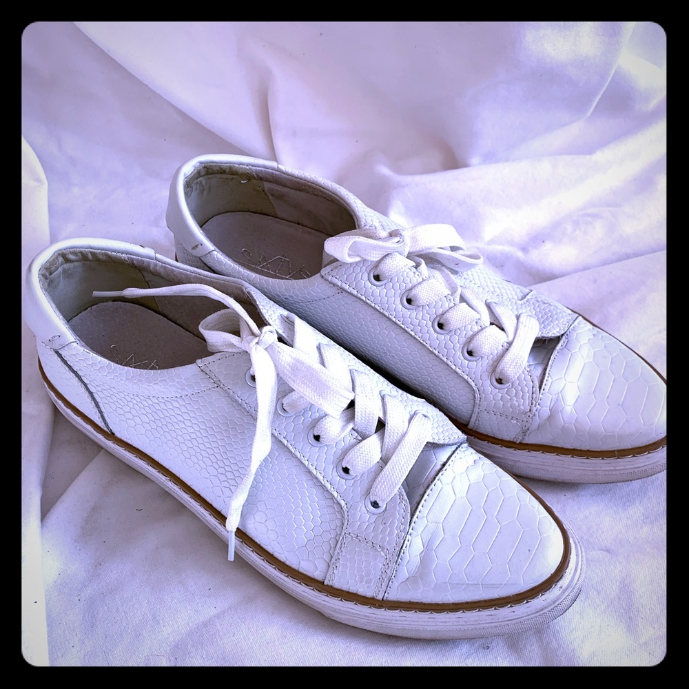 Anthropologie white croc leather sneaker Sz10